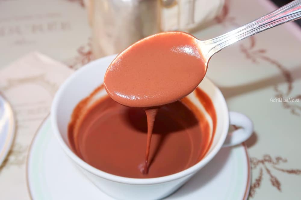 Heiße Schokolade von Ladurée an den Champs-Élysées Paris 1 Chocolat Chaud Ladurée