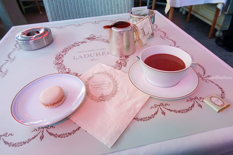 Heiße Schokolade von ladurée paris champs élysées