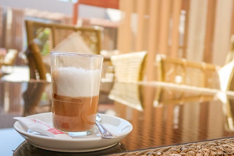 Vergiss Cappuccino: Warum du in Marokko nur noch „Nous Nous“ bestellen wirst nous nous marokko adribluenova adri blue nova